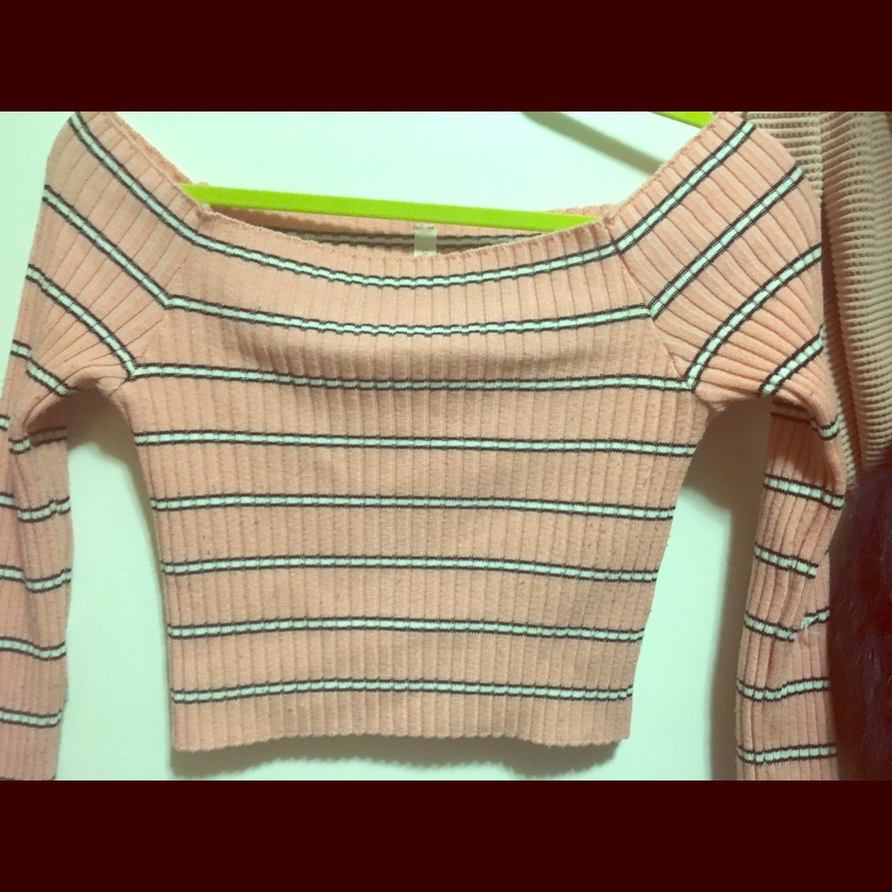 Small medium fitted super cute crop top